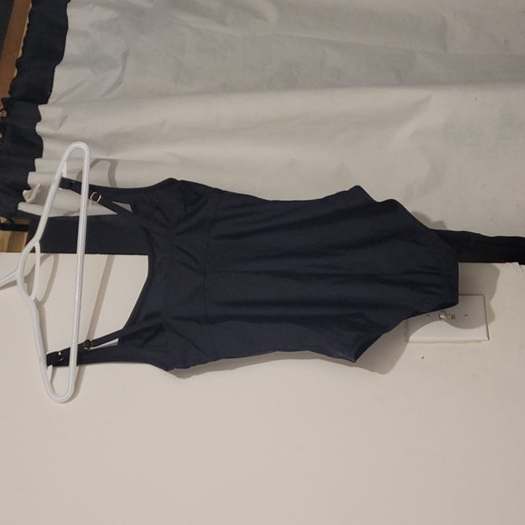 Black body fitting and slimming one piece with built in bra . Size S - Picture 4 of 7